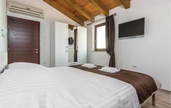 Holiday Home Bibici With Fireplace 04