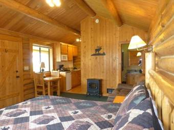 Somers Bay Log Cabin Lodging