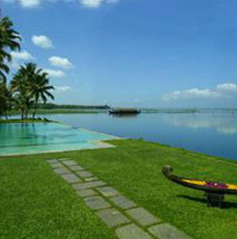 Hotel Kumarakom Lake Resort