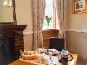 Hostal Lothrie House