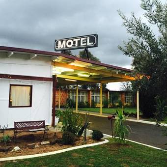 Silver Oaks Motel