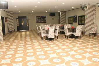 Hollywood Paradise Hotel