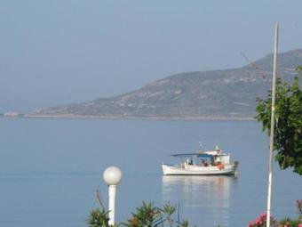 Hostal Neapoli Rooms