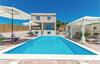 Three-bedroom Holiday Home In Pakostane