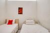 Hostal Koolkost Syariah @ Capsule Homestay Kedungdoro