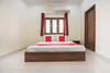 Oyo 66918 Hotel Silver